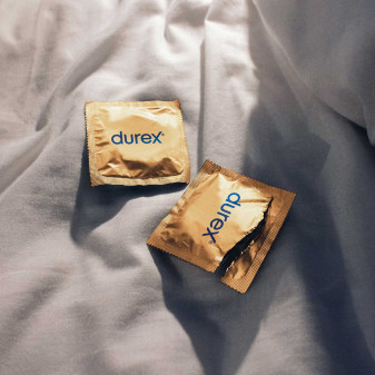 Preservativi Durex Real Feel con Forma Easy On Senza Lattice - Confezione da 10 Profilattici
